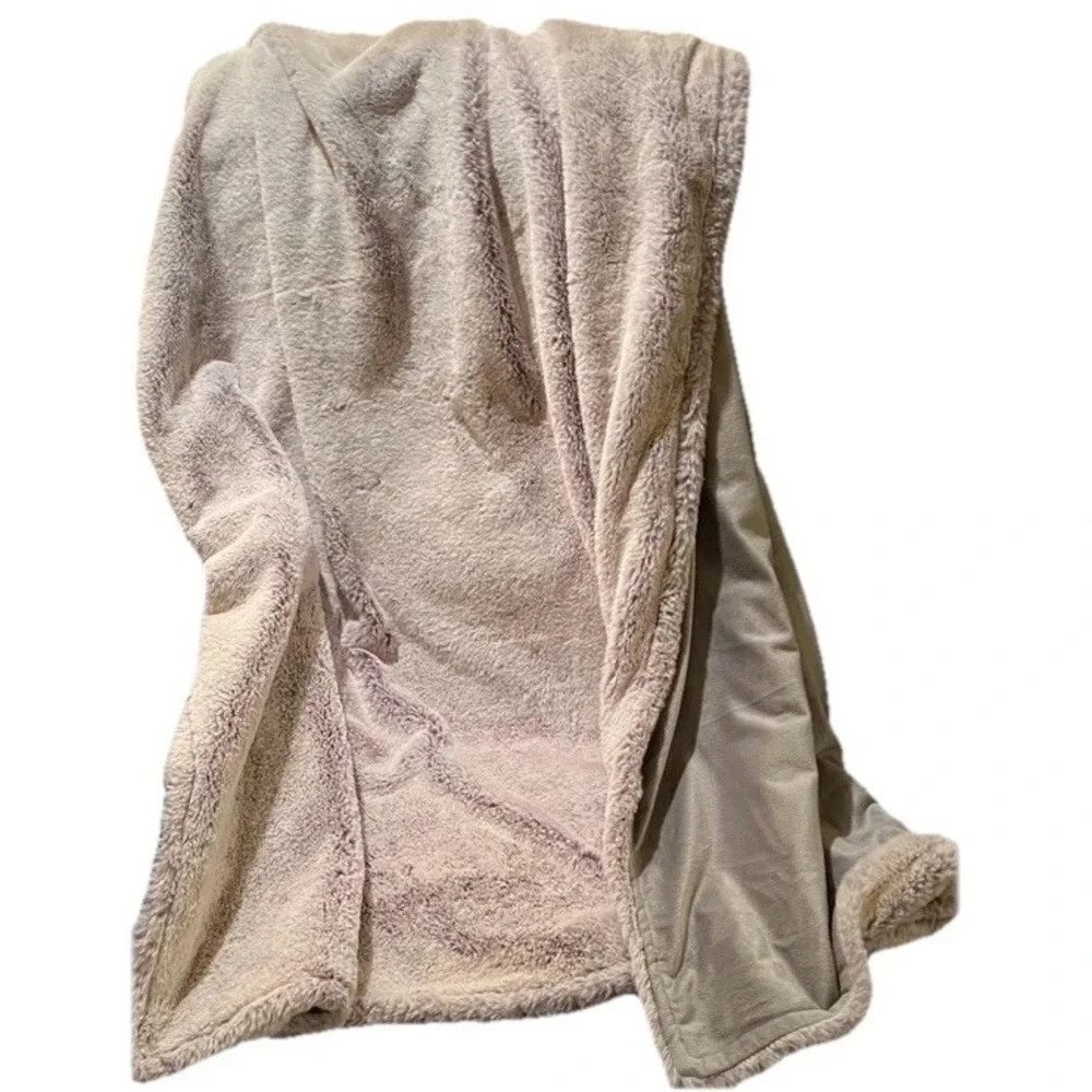 Pier 1 Imports Faux‎ Mink Fur Throw Luxury Blanket Shag Silver Gray 50x60
